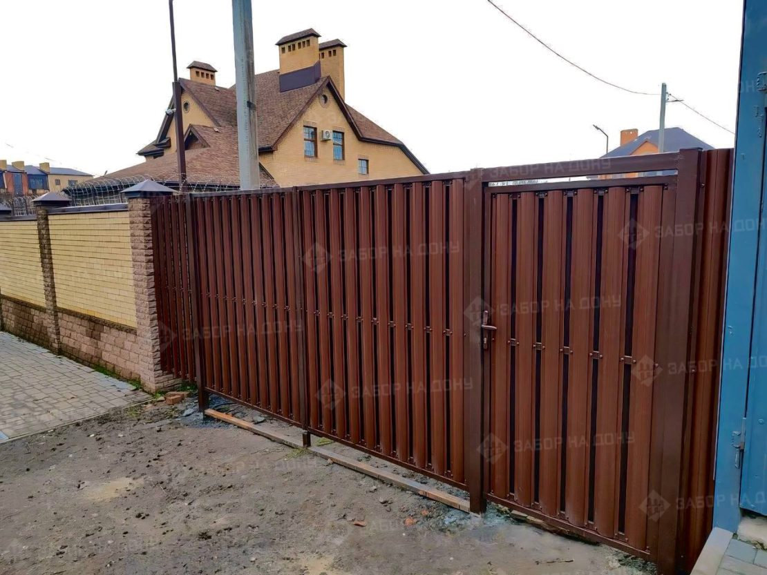 Распашные ворота из евроштакетника  в Донецке